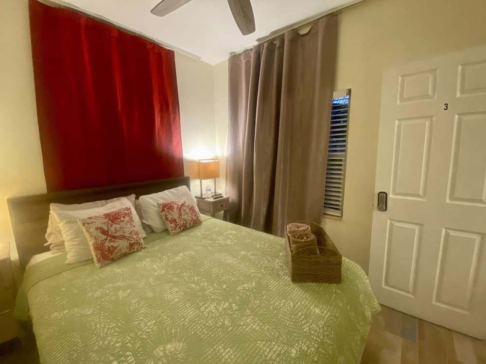 Miami Vacations 3 bedrooms with parking