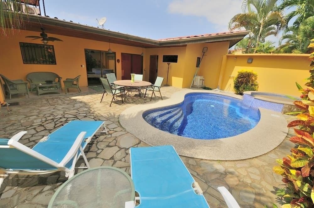 Casa Suenos: Iconic 4BR Home with Private Pool by RedAwning
