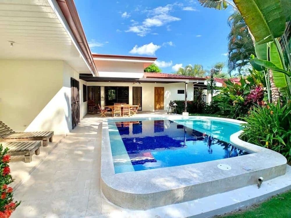 Heart of Jaco: Luxury Villa with Pool by RedAwning