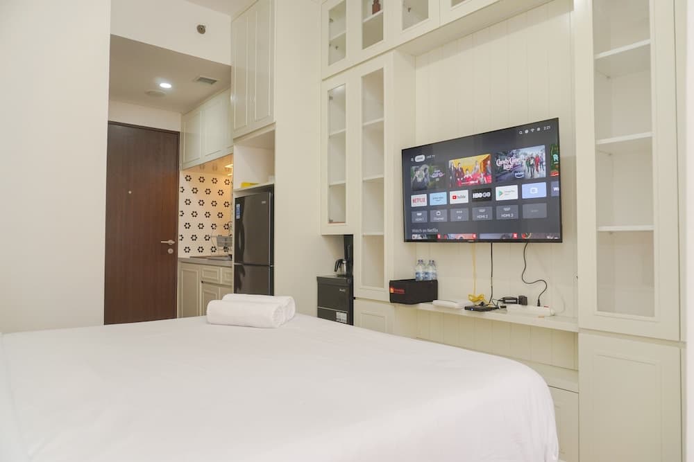 Nice And Simply Look Studio Transpark Cibubur Apartment