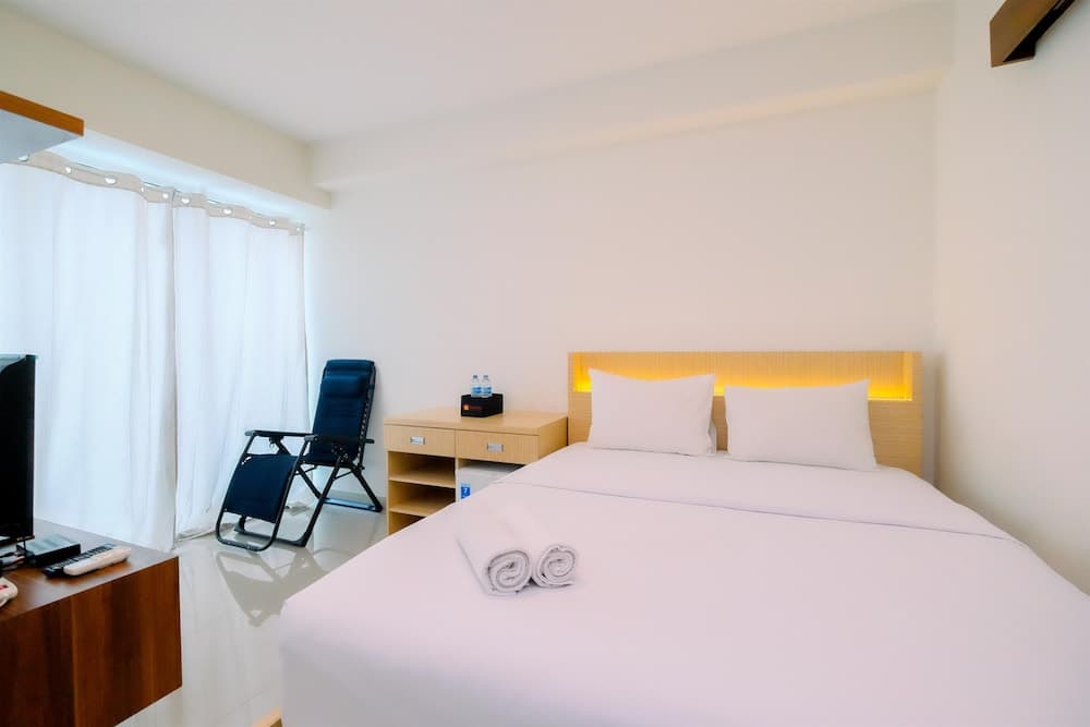 Comfort 1Br Without Living Room At Grand Kamala Lagoon Apartment