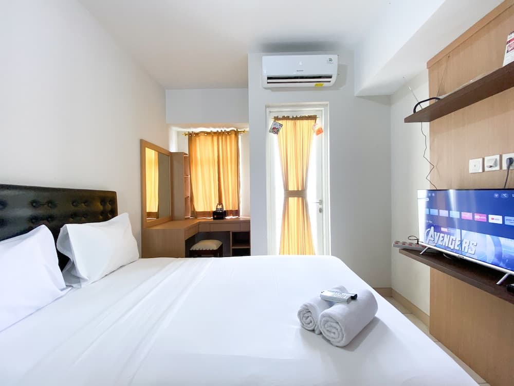 Great Deal Studio At Springlake Summarecon Bekasi Apartment