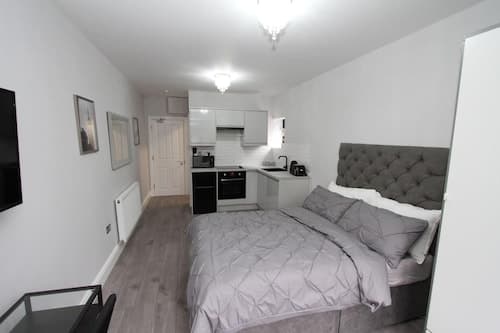 New Cosy Studio in London!