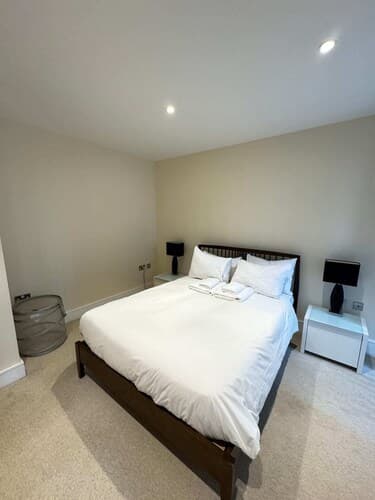 Contemporary 2BD Flat W/balcony Canary Wharf!