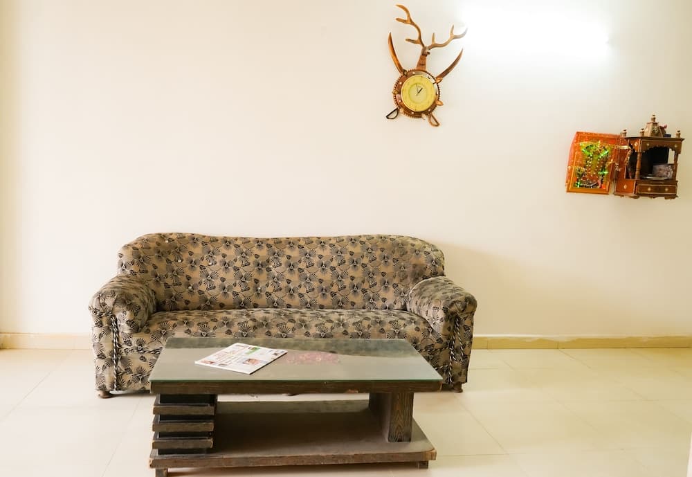 Roomshala 002 Rose Residency