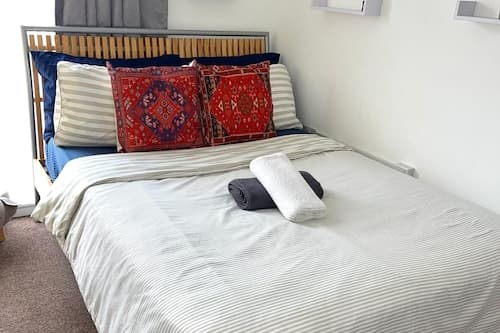 Apartment - Sleeps 2 - Parking - Station Close