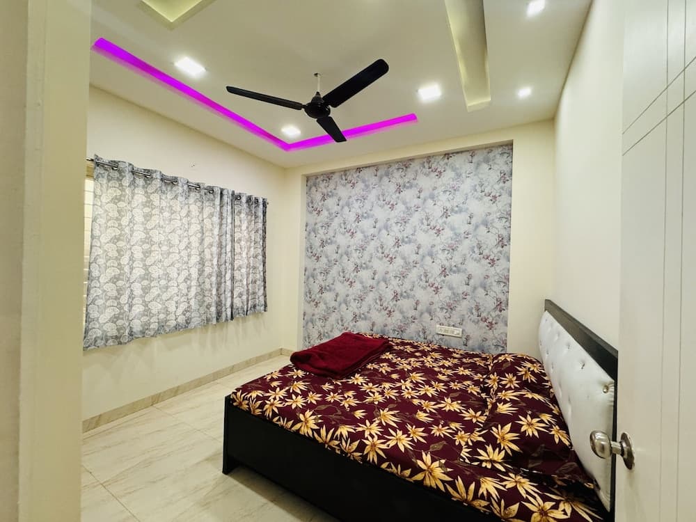 Home Escape 1bhk near Bombay Hospital