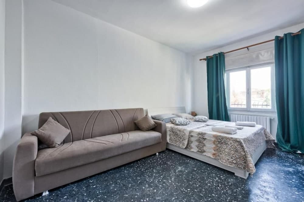 Venice H&S APT Private Room With AC