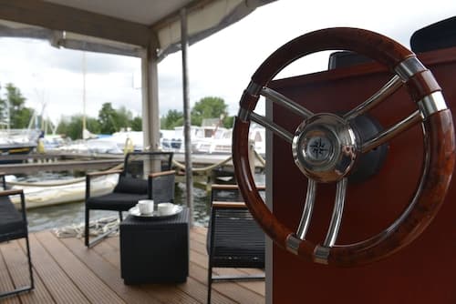 Time out on the Havel - Houseboat "nautikhus"