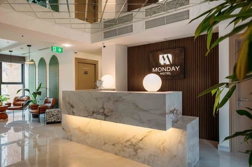 Monday Hotel