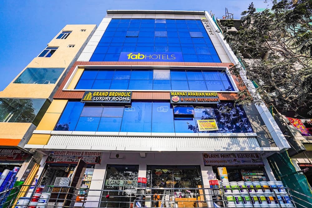 Fabhotel Grand Broholic