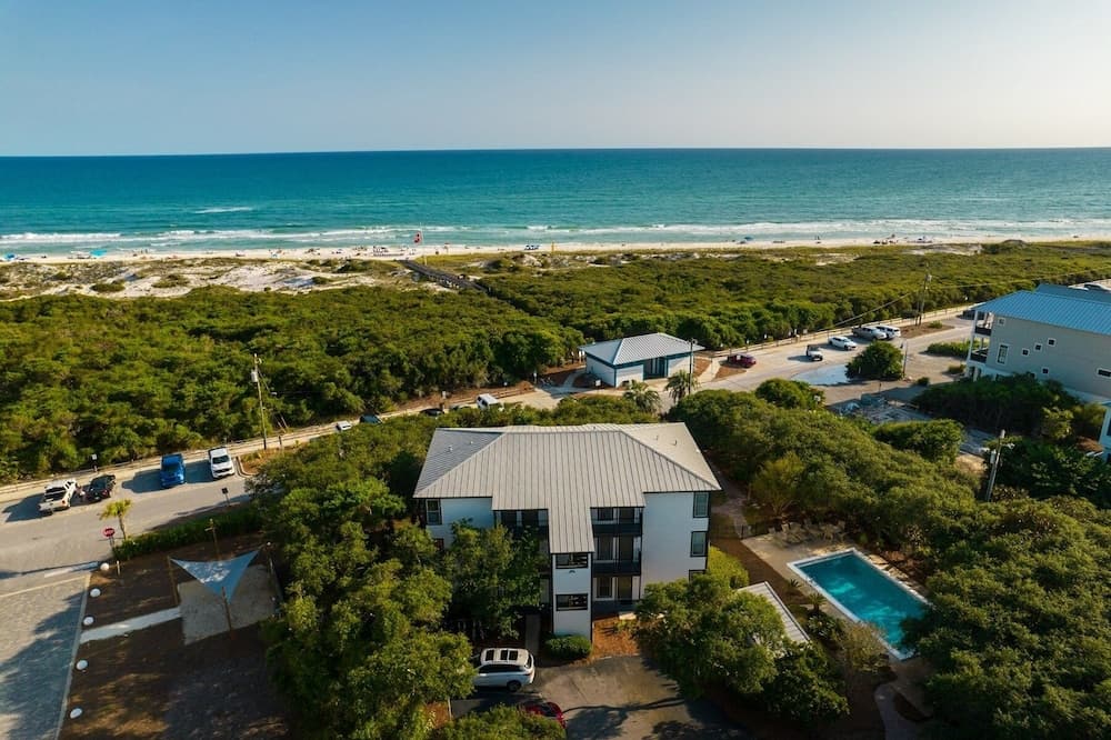 Little Beach Chickee 1 Bedroom Condo by RedAwning