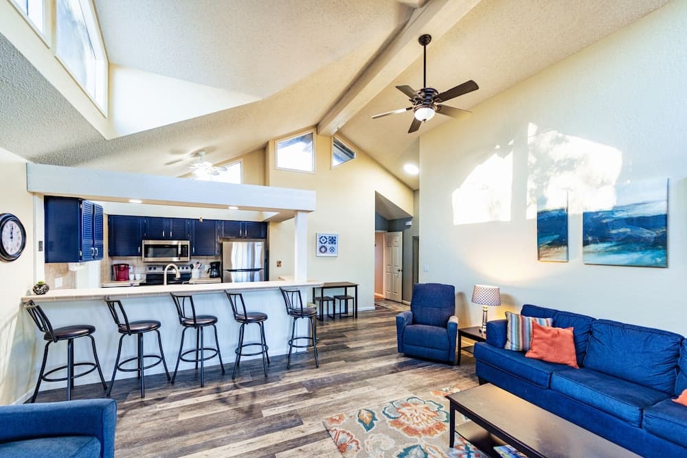 Serenity Now Quiet 4 BDR Next to Margaritaville!