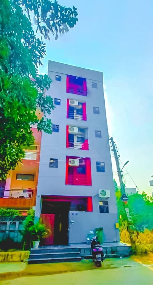 Roomshala 155 Hotel JPC