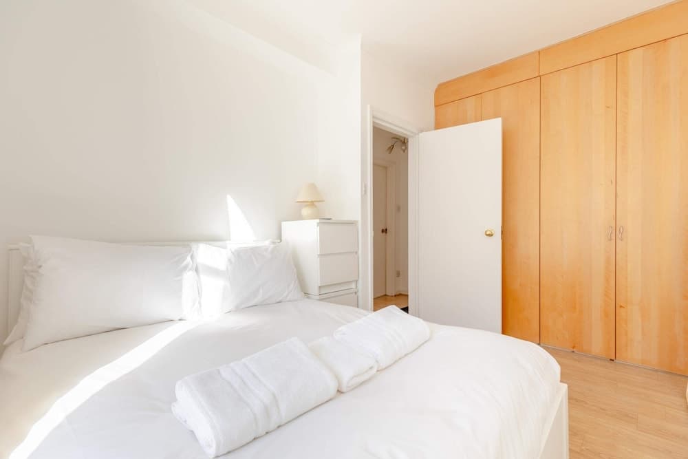 Spacious 1BD Flat 5 Mins to Paddington Station!