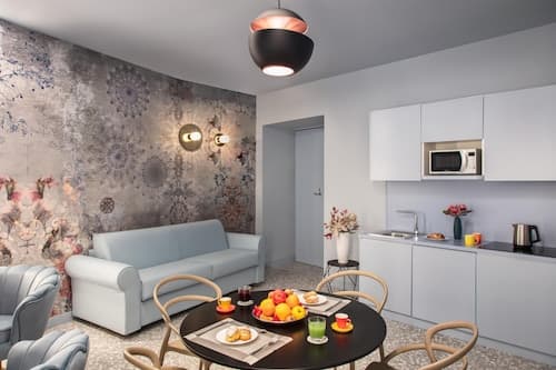 Lady Rose Class Suite
