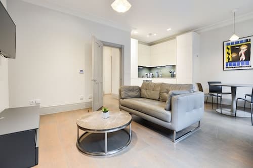Soho Deluxe 1 Bedroom Apartment by Concept Apartments