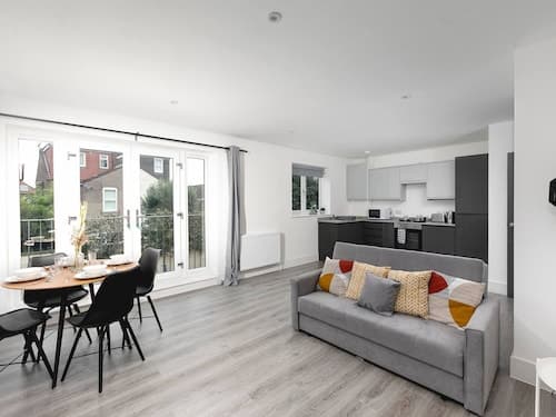 Skyvillion -vineyard Court- Enfield 1bed With Balcony