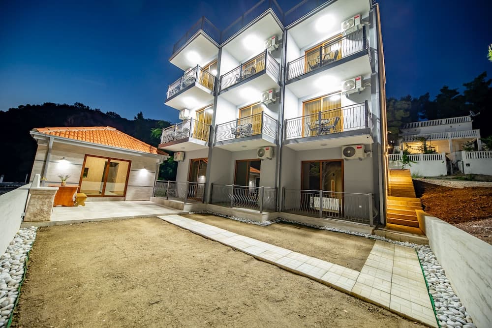 Green Pino Seaview Studios