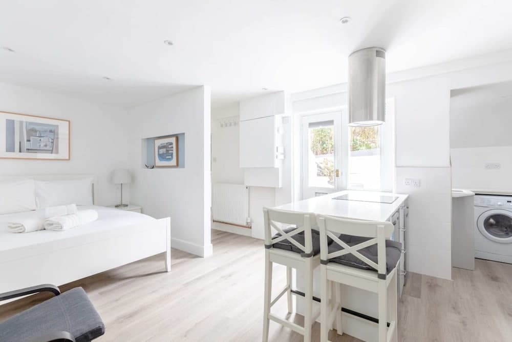 Sleek & Well-connected Studio Flat Archway!