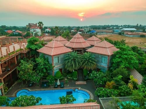 Model Temple Resort & Spa