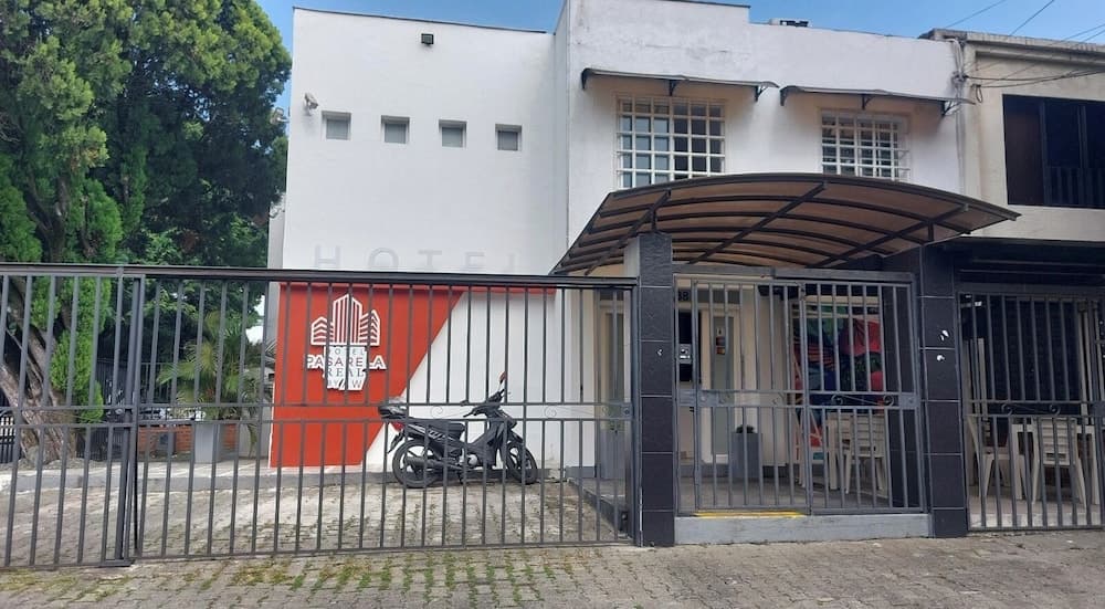 AW HOTEL PASARELA REAL