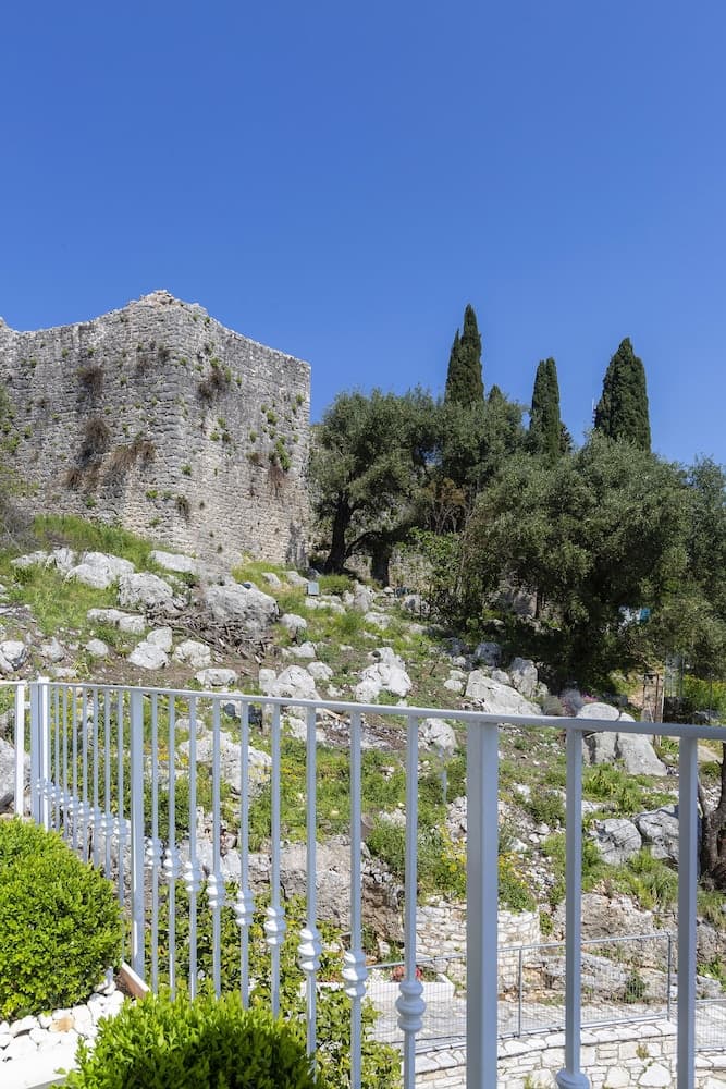 Solaris Methea Deluxe Suites