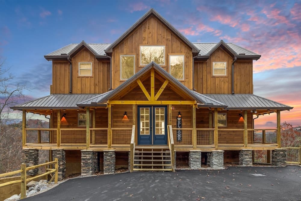 Treehouse Lodge 5 Bedroom Cabin by RedAwning
