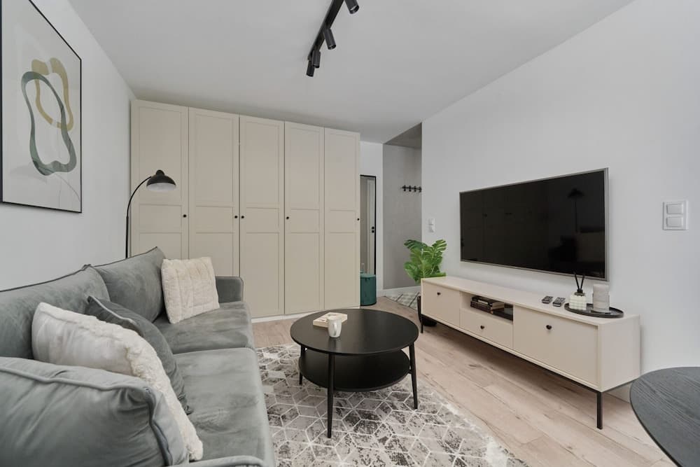 Zegadłowicza Riverside Studio by Renters