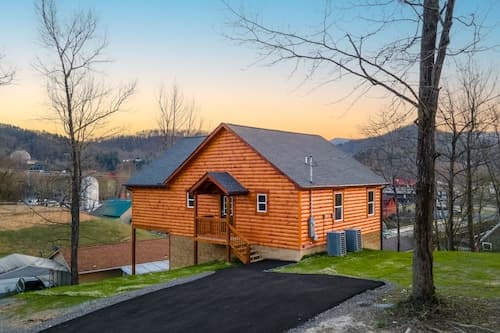 Parkway Paradise w Private Hot Tub