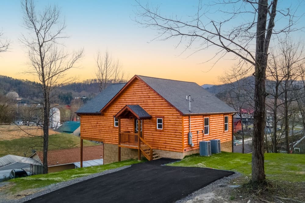 Parkway Paradise w Private Hot Tub