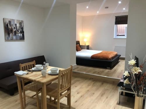 London Bermondsey, 3 People, Beautiful Studio