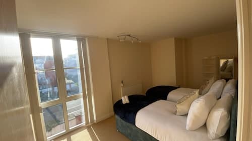 Free Parking Near City Centre & Stadium Sleeps 6-8
