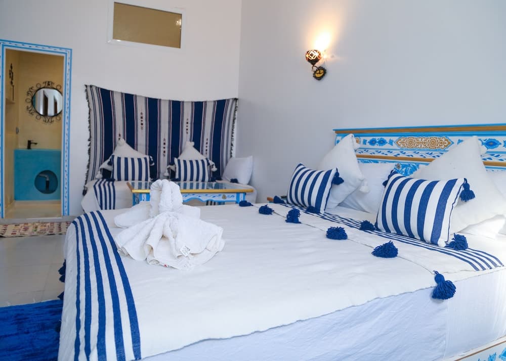 Casa Blue Pearl