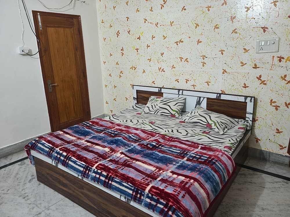 Roomshala 153 Hotel Krishnashrya