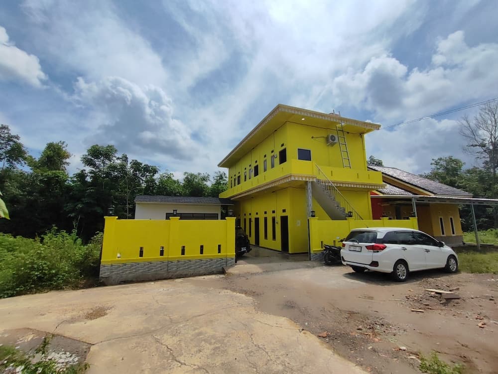 OYO 93591 Penginapan Dvn & Tmy Pangkalan Balai