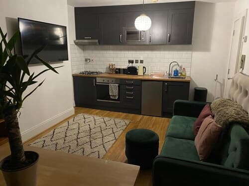 1 Bedroom Flat in Well Connected Part of London