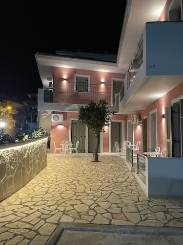 Anax Apartments