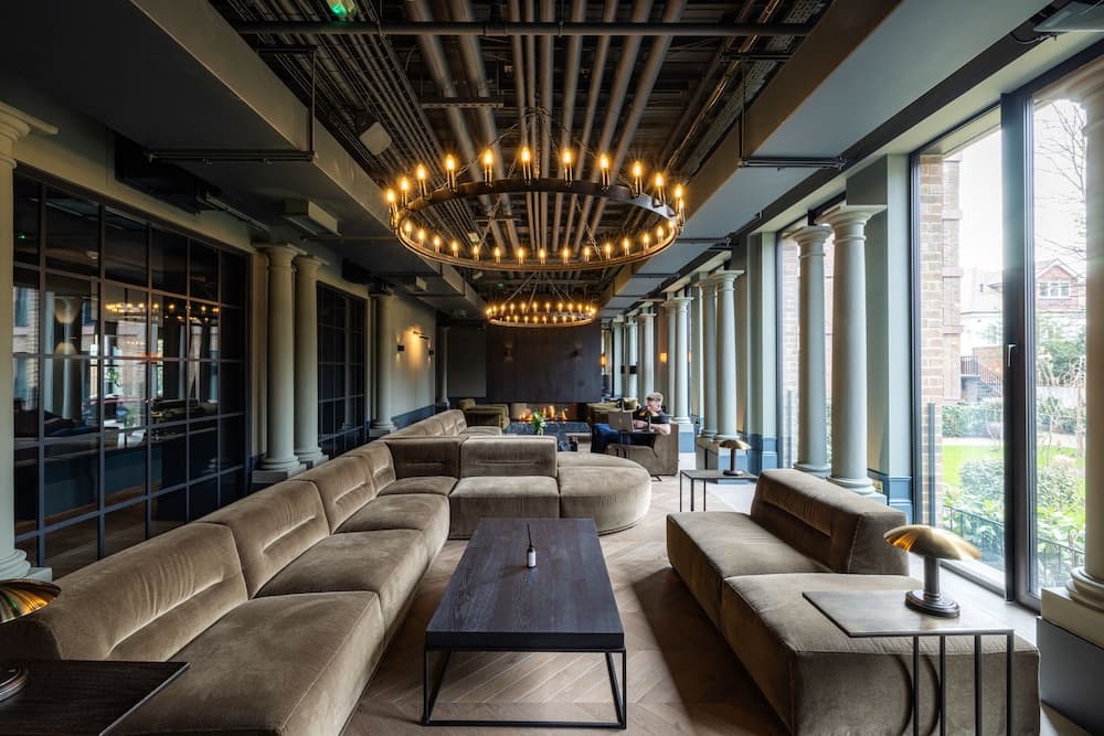 Lobi dinlenme salonu