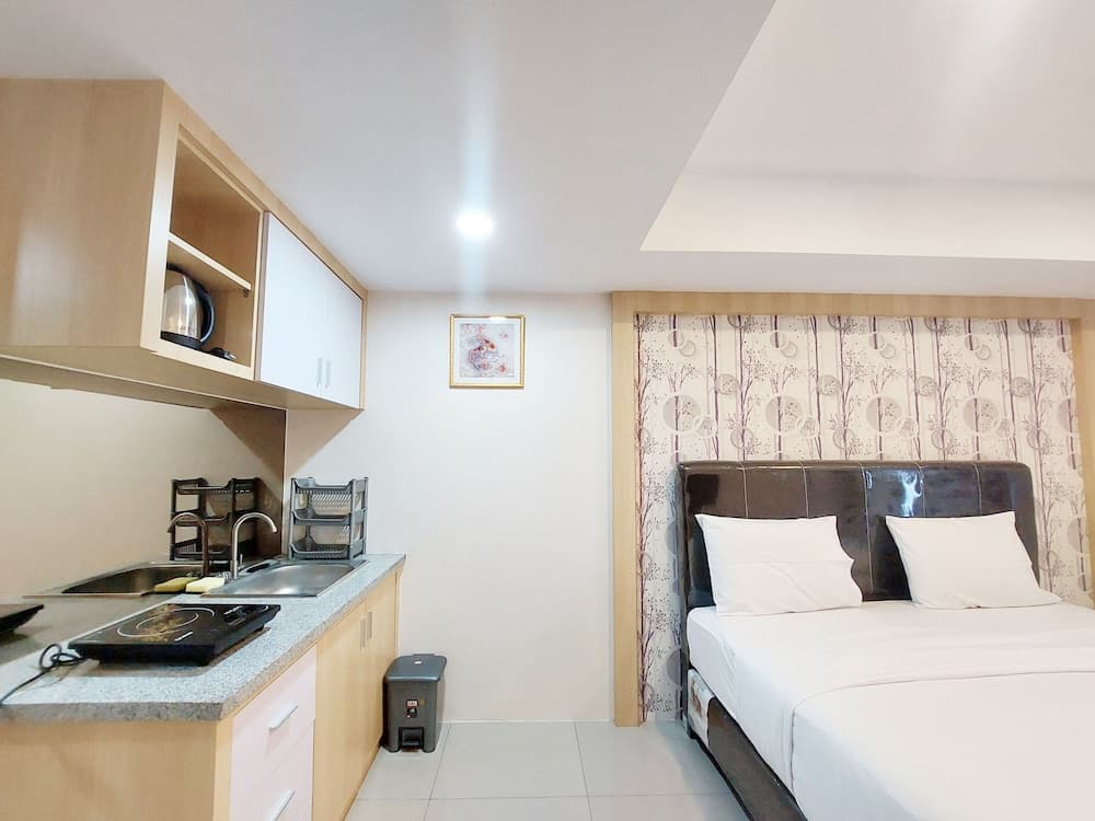 Good Choice And Homey Studio At De Prima Apartment