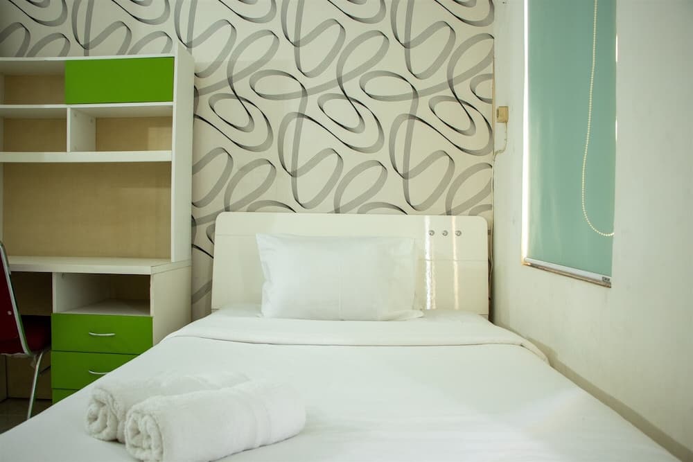 Homey And Cozy Stay Studio At Margonda Residence 2 Apartment