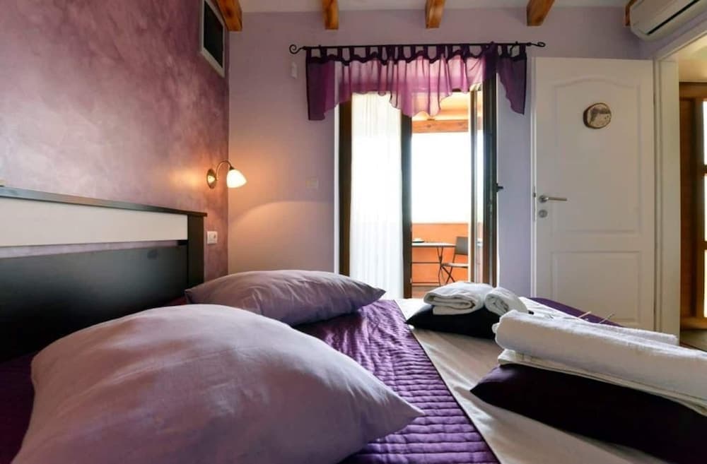 Stanza Diniano - With Pool - 1 - R1 Lavanda