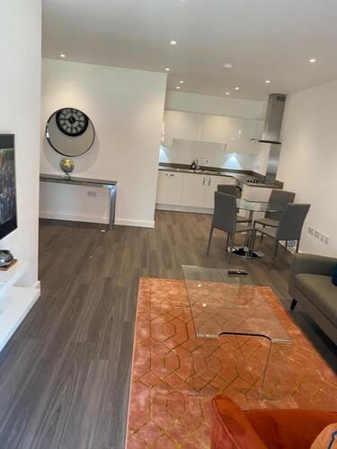 Inviting 4-bed Apartment in Dartford