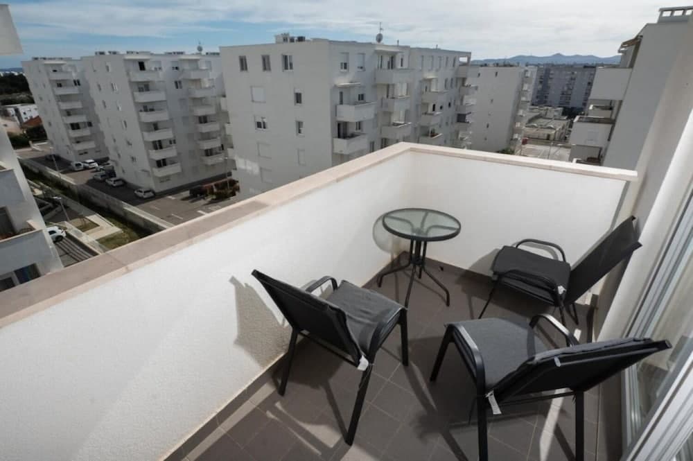 Skyline - Luxurious & Modern - A1