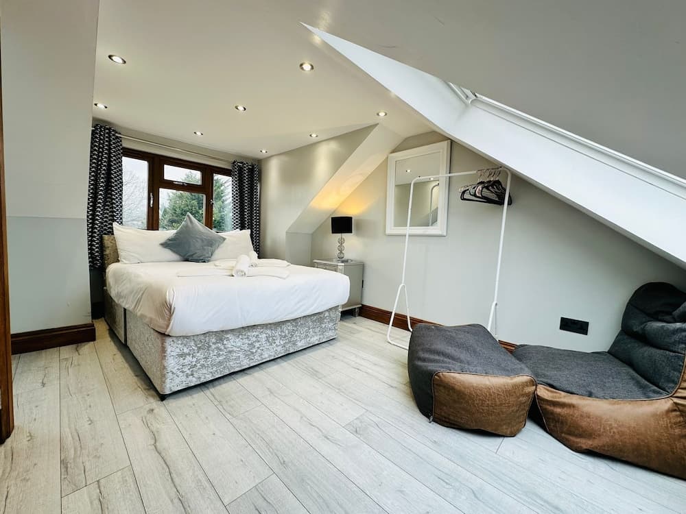 Spacious 6 Bed House in Wembley