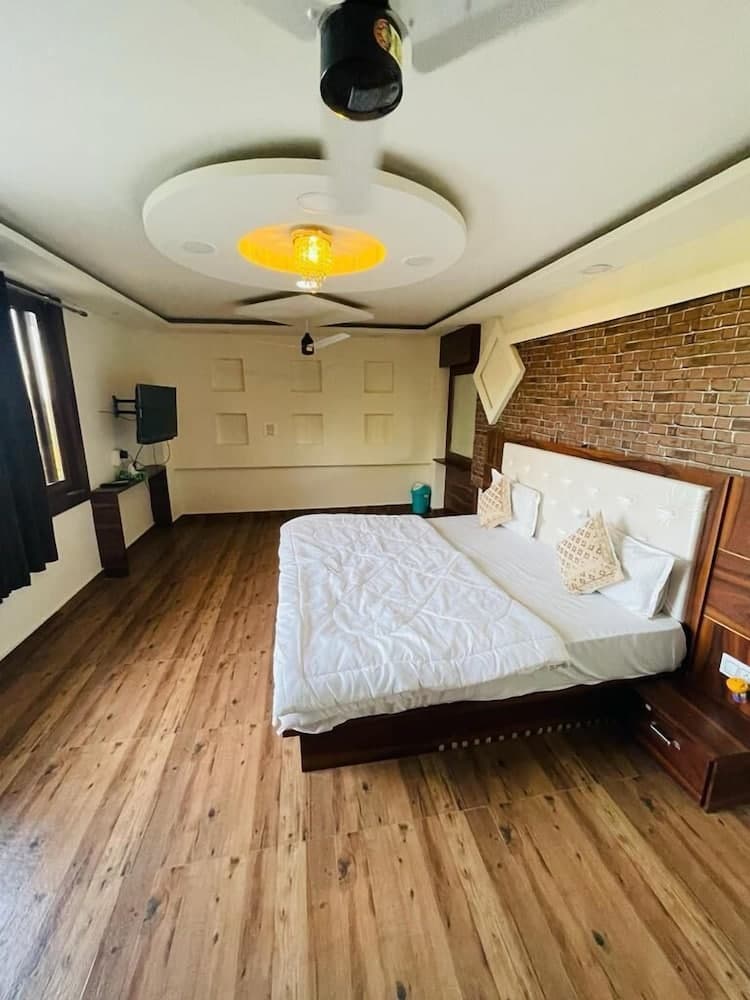 Paradise Woodland Resort Chintpurni