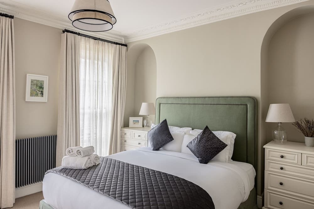 A Grand Four Bedroom Townhouse at Knightsbridge