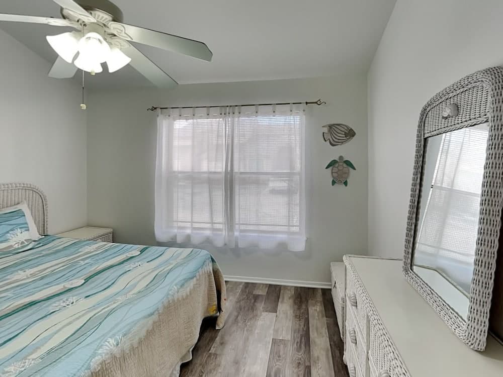 Bay House Condos #2106 - La Buena Vida