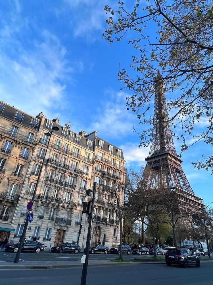 Eiffel Edge Escape (30 mètres de la Tour Eiffel)