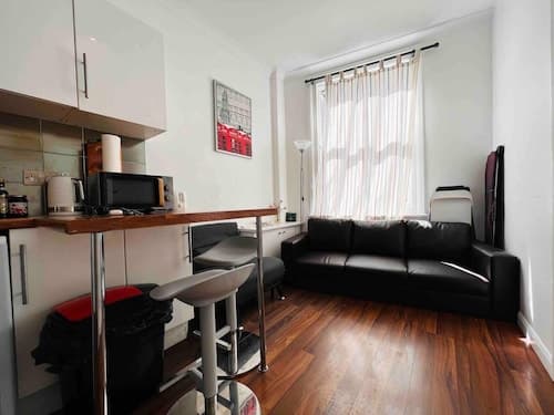 Apartment Sleeps 7 With Wifi